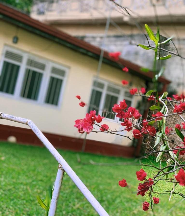 No 06 Veediya Bandara Lane Bahirawakanda Канди Экстерьер фото