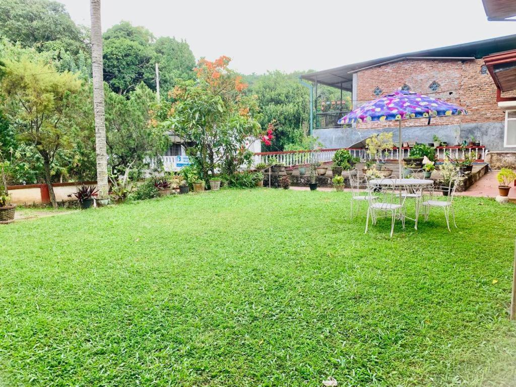 No 06 Veediya Bandara Lane Bahirawakanda Канди Экстерьер фото