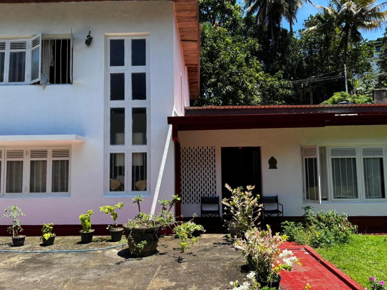 No 06 Veediya Bandara Lane Bahirawakanda Канди Экстерьер фото
