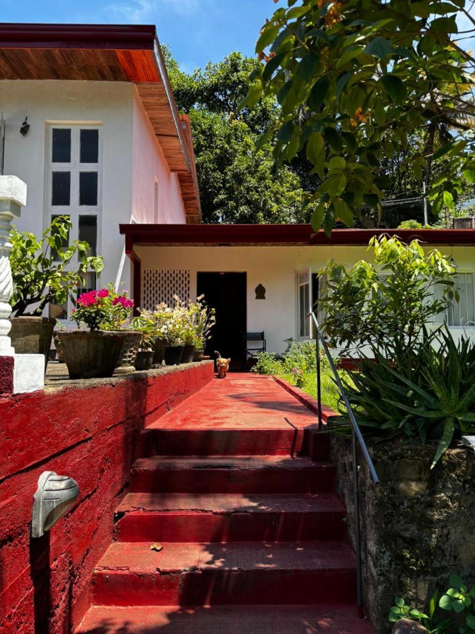 No 06 Veediya Bandara Lane Bahirawakanda Канди Экстерьер фото