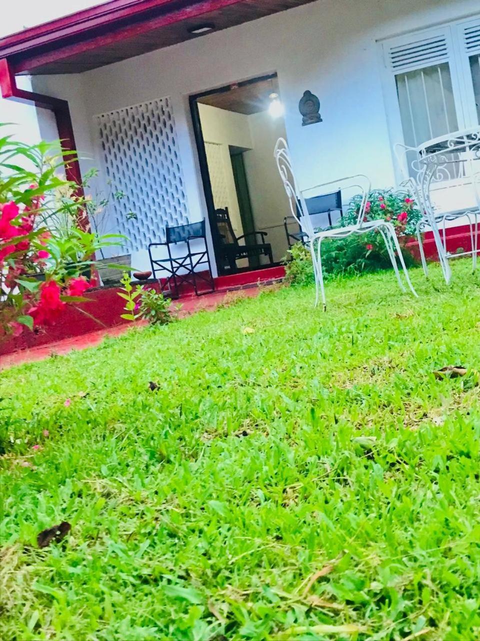 No 06 Veediya Bandara Lane Bahirawakanda Канди Экстерьер фото